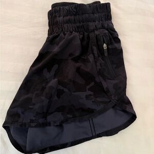 Lululemon Black Camo Athletic Shorts | Women’s 4